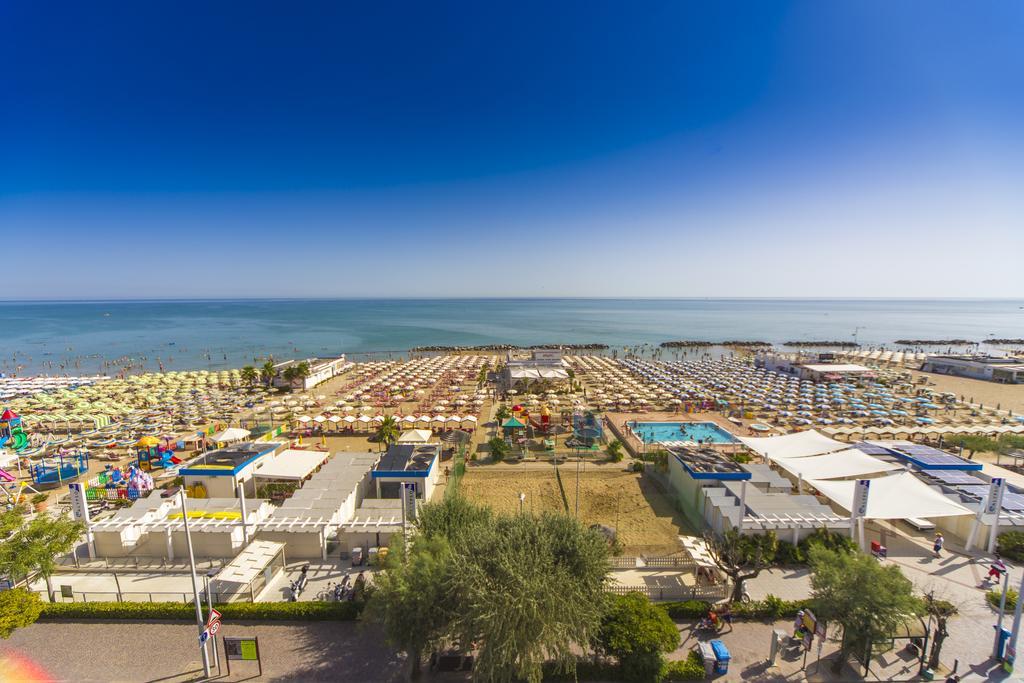 Hotel Touring Misano Adriatico Exterior foto