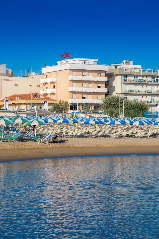 Hotel Touring Misano Adriatico Exterior foto