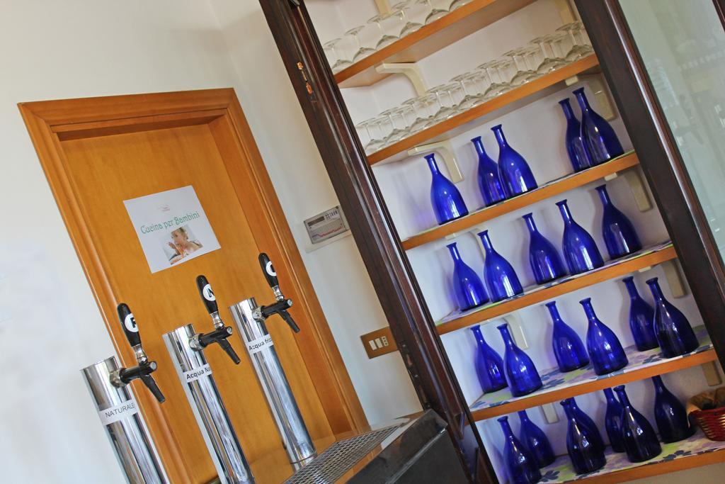 Hotel Touring Misano Adriatico Exterior foto